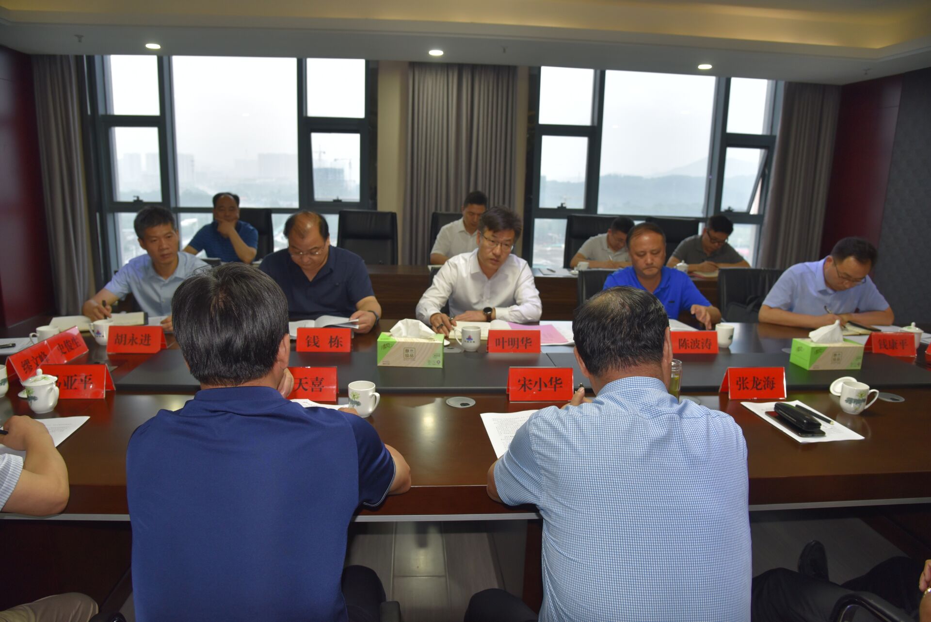 葉明華代市長(cháng)在蘇華建設集團主持召開(kāi)建筑企業(yè)座談會(huì )